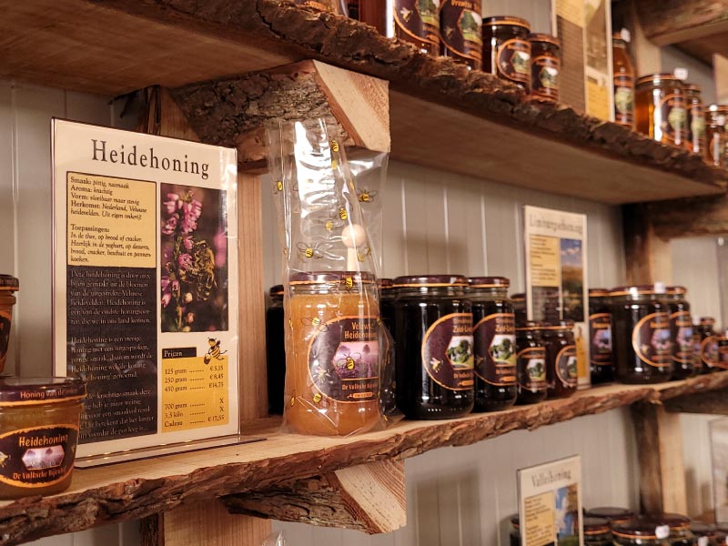 Bij iedere honingsoort of bijenproduct zie je een uitgebreide beschrijving over smaak en eigenschappen van de honing en bijenproducten.
