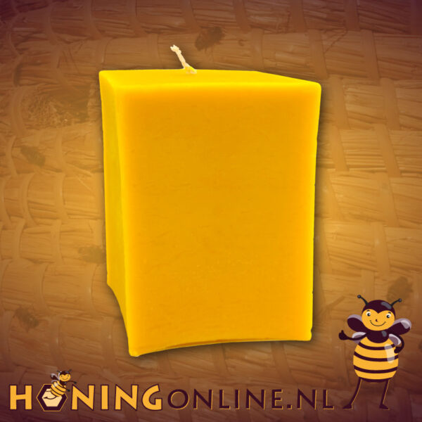Vierkante bijenwaskaars nostalgica kopen doe je in deze webwinkel. stompkaarsen van echte bijenwas online bestellen.