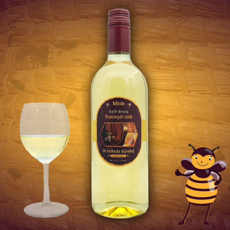 Mede half-droog is een echte honingdrank die ook wel godendrank genoemd word. Op de foto een fles droge mede die je kunt kopen in de webshop.