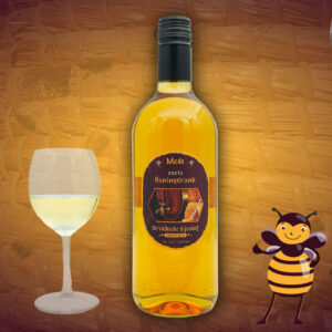 Mede is een fles zoete honingdrank met een prachtige gouden gloed. Bestel deze godendrank Mede die gemaakt is met honing hier online.
