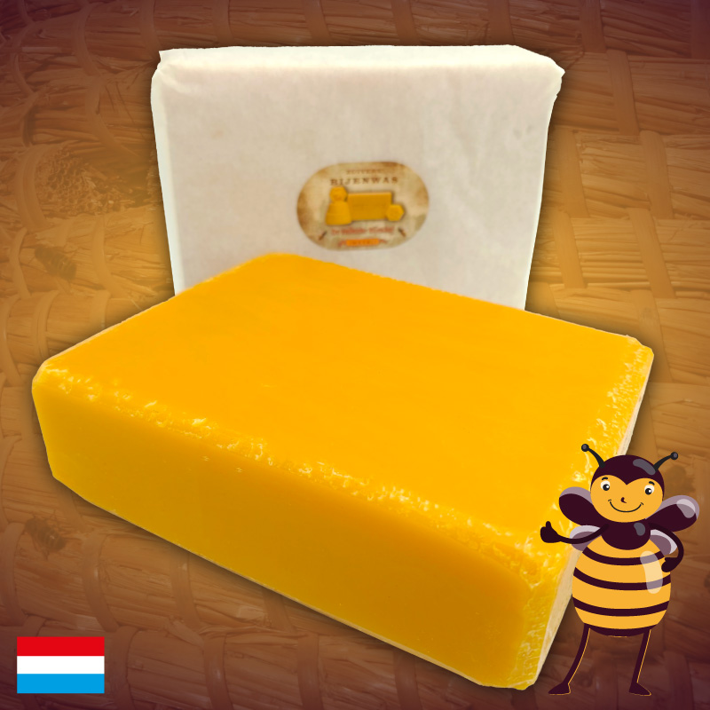 Zuivere Nederlandse bijenwas verpakt in een blok van 1 kilo koop je hier bij de imker. Echte bijenwas van de Nederlandse imker kopen voor het maken van je zalf of crème.