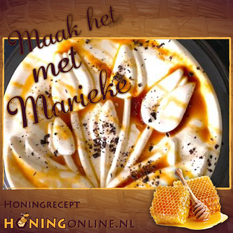 Feestelijke roompudding met honing zoals het eruitziet volgens het recept van Marieke Kwakernaak. Honingrecept van Maak het met Marieke is een gratis recept voor gezonde taart.